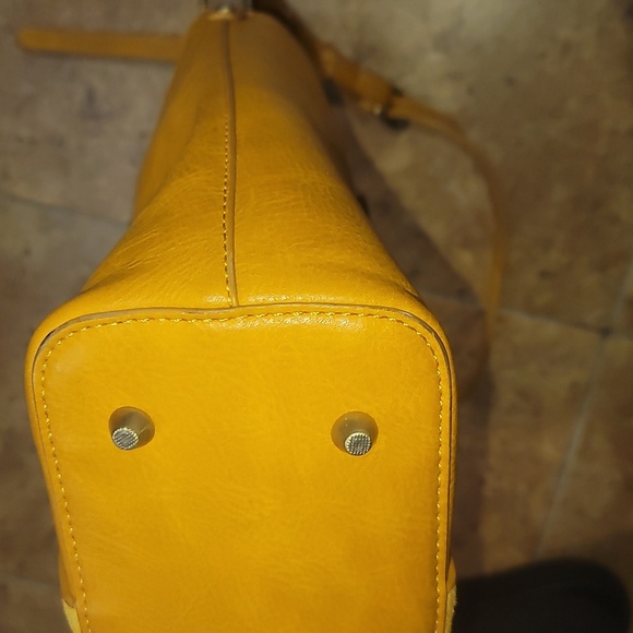 Madison west gold mustard vegan leather crossbody tote bag w coin purse nwot - Picture 7 of 12